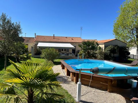 Maison de plain pied d'environ 135 m2 avec garage et piscine à la Chapelle des pots