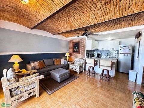 Découvrez la retraite de vos rêves en bord de mer ! Ce superbe condo de 1 chambre et 1 salle de bain offre une vue imprenable sur l’océan et un balcon privé parfait pour le café du matin ou les cocktails au coucher du soleil. La cuisine rénovée dispo...