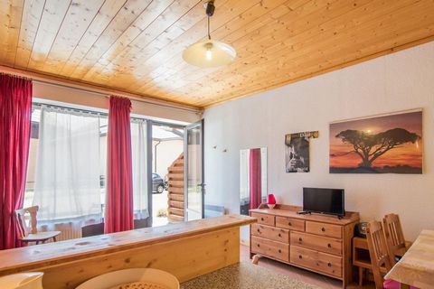 The residence Les Alpets is situated in the resort of Montgenèvre, Alps at about 400m from the pistes. The heart of the resort and the shops are 900 meters away. Facilities available include a private car park in the residence. Surface area : about 2...