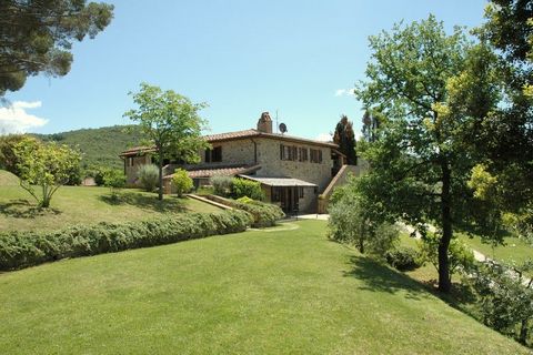 This farmhouse in the countryside features six comfortable flats and is located on the border between Umbria and Tuscany, near Città di Pieve and Lake Trasimeno. The rustic atmosphere has been preserved in the restoration of the flats. The furnishing...