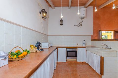 This coquettish cottage with private pool is set in Inca, in the centre of Mallorca and welcomes 5 guests. This house features a private, 9mx 3m chlorine pool with a depth between 1.1m and 2.1m and an exterior shower. Afternoons can be spent basking ...