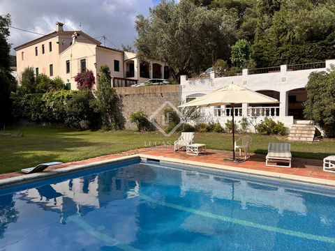 Sant Pol de Mar is a unique town, with charm and a lot of history. Its location is fantastic, halfway between Barcelona and Costa Brava and well connected by motorway, national road, bus and rail. This fantastic farmhouse is just 700 meters from the ...