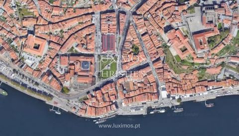 Porto real estate available for sale in the city's core. The building has a proposal approval for a 14-room Boutique Hotel with a restaurant. Excellent location in the historic core of the city. Business opportunity in Baixa do Porto's premier distri...