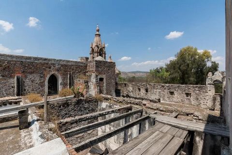 Former hacienda dating from the early eighteenth century, originally intended for the administration of more than 18,000 hectares that made up the property, which at that time was dedicated to functions agricultural and livestock. Large courtyards, t...