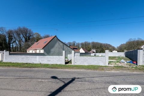 You are looking for a building plot to build your dream home and we have exactly what you need! We are delighted to present our latest land for sale in Labosse. This 800 m2 plot is perfect for the construction of a detached house, and we have already...