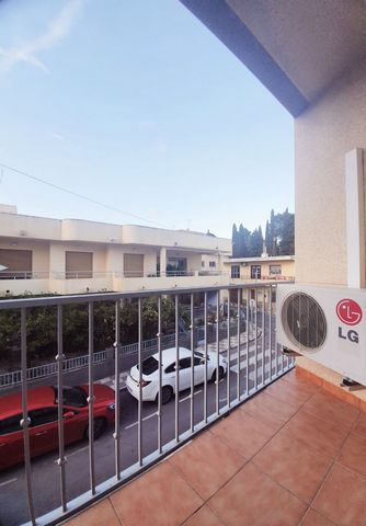 Centrally located apartment in Polop Apartment is situated close to the centre of Polop, close to all services, like different, commercial premises, public transports. The property is situated on the first floor. The flat of 97 m² distributed in a ha...