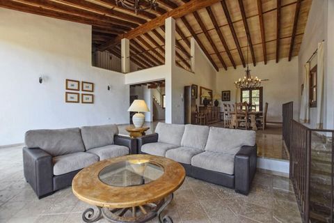 Classic décor and furnishings and beautiful outdoor of this holiday home in Petra offers a lovely vacation experience to the vacationers. With 4 bedrooms to sleep 8 people, it is apt for a families or groups and features a private swimming pool for c...