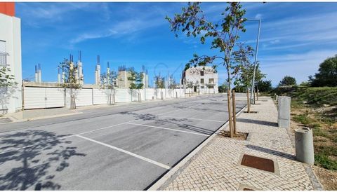 Parcelas de terreno, con vistas al mar en el horizonte, en la colina de Boavista, en Tavira, Algarve. 3 Parcelas de terreno para la construcción de edificios de 4 plantas: Lote 5 con 705.65m2 para la construcción de 15 apartamentos: Áreas de desplieg...
