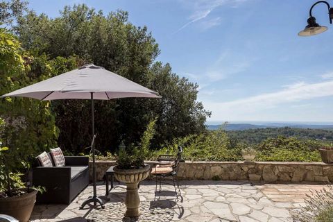 Summary Wonderfully located in a quiet and residential area, within walking distance of the old village, this cozy holiday house benefits from stunning panoramic views towards the sea. The house has 225 sqm of living space which has been recently ren...