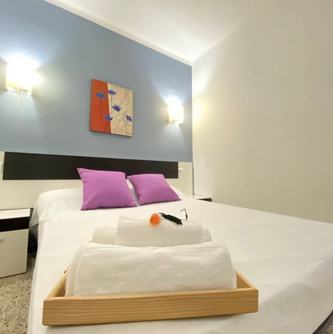 Spacious and comfortable apartment with capacity for 6 people. It is situated in the urban center of Roses, nearby there are all kinds of shops and restaurants where you can enjoy the best fresh fish and seafood from the Roses Bay. The sandy beach is...