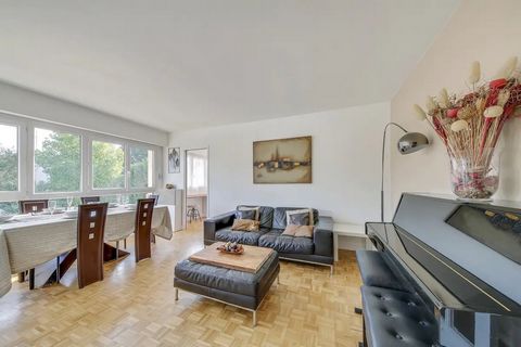 Sumptuous flat of 78 m², in a high standing and secured residence. This chic and spacious accommodation for 4 people will perfectly suit your various trips (holiday, family stay or business trip). The location is strategic and features a large number...