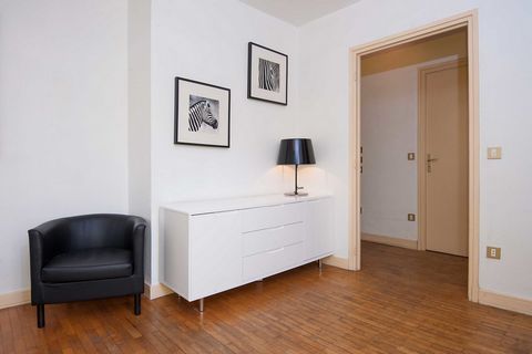 MOBILITY LEASE ONLY: In order to be eligible to rent this apartment you will need to be coming to Paris for work, a work-related mission, or as a student. This lease is not suitable for holidays. The entrance to this studio opens onto a corridor lead...