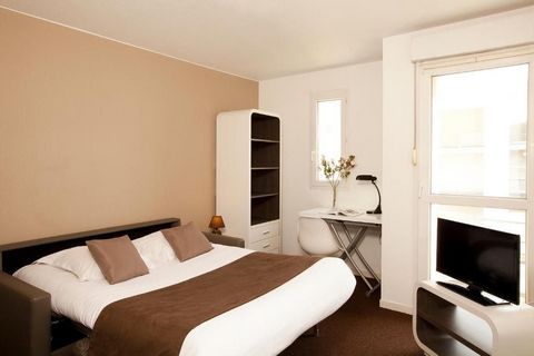 Residence La Rochelle Les Minimes is located in La Rochelle, just a few steps from the harbor and a 15-minute walk from the train station and marina. It offers self-catering apartments and studios for stays of at least 4 nights. Featuring carpet and ...