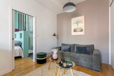 This accommodation is ready to welcome you in the 2nd district of Lyon for maximum 2 travelers. Quiet and in direct access to the place Bellecour. Composed of a bedroom with double bed and its bathroom in parental suite mode, a bright living room wit...