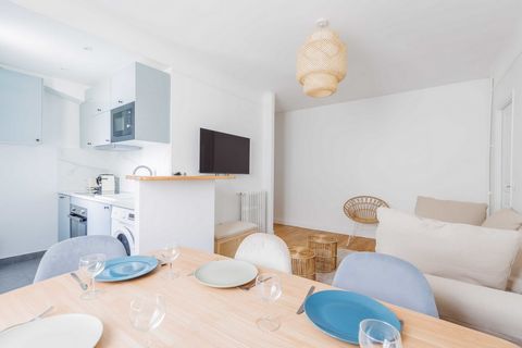 This is a 46m² apartment located on the 6th floor with an elevator. It comprises: An open, equipped, and functional kitchen including a refrigerator, stovetop, coffee machine, toaster, kettle, microwave, oven, and dishwasher. A living room with a con...