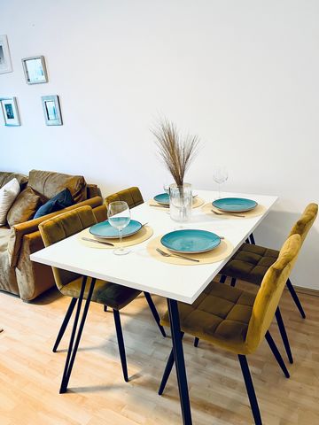 Welcome to my newly renovated and stylishly furnished 3-room apartment. The apartment is located in a quiet side street in the Krämpfervorstadt. The old town, the cathedral, the university and the Krämerbrücke are within walking distance and the publ...