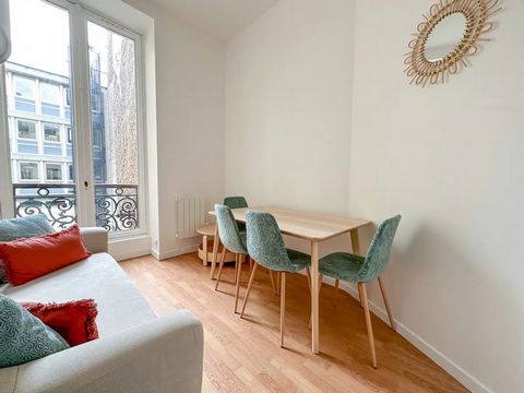 On the 1st floor of a quiet, well-maintained condominium, PRIVATE ROOM in a beautiful 46m2 shared apartment with living room, fitted and equipped kitchen, bathroom with toilet. Located in the 10th arrondissement, 2 minutes' walk from Métro 8 and 9 (B...