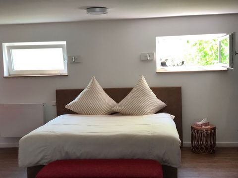 Special, spacious ( 80 m2 ) and luxury garden suite, complete with kitchen, a one-of-a kind bathroom and a spectacular home theatre. Ideal for guests - tourists or businesspeople alike - who prefer to stay in the very centre and explore everything ou...