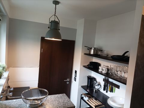 Completely furnished apartment to move in directly. The beautiful fully furnished 1-room apartment is located on Heckinghauserstraße in Wuppertal Barmen and has 34 square meters. It faces a quiet side street and even has a balcony and a backyard wher...