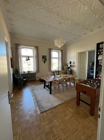 Furnished old building apartment for sublet! Living in a quiet location close to the center: A unique living experience awaits you in our 146 m² beautiful, newly renovated old building apartment in the heart of Aachen-Burtscheid (spa area). Highlight...