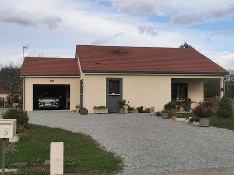 Single storey house near Baume les Messieurs built in 2022 by craftsmen, validated RT 2012 on a plot of 845m² including an entrance with living room opening onto an open kitchen. Two bedrooms, office, plenty of storage, toilet, walk-in shower room. U...