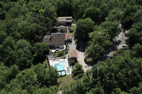 The property sits at the end of a small country road and is built using authentic 'Quercy stone' from the region. Lots of charm with authentic elements, numerous terraces and a mature garden. It consists of a main house including a studio, an outbuil...