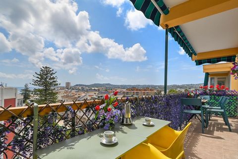 Beautiful and comfortable apartment in Javea, Costa Blanca, Spain for 4 persons. The apartment has been completely renovated, situated in a residential beach area, close to restaurants and bars, shops, supermarkets and a tennis court, at 200 m from E...