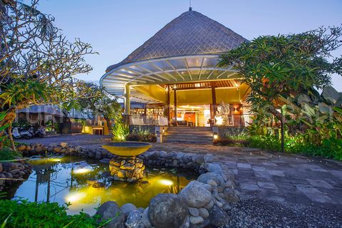 Freehold: IDR 110,000,000,000 Occupying modern, townhouse-style villas, this contemporary resort is 1.6 km from Jimbaran beach and 3.9 km from the Garuda Wisnu Kencana sculpture park. Polished, airy rooms have open-air showers, and provide free Wi-Fi...
