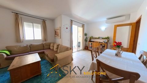 SKY SOLUTIONS sells an incredible PENTHOUSE with a terrace of 96 m2 in Ciudad Jardín. This apartment is located on the second floor with elevator, in a building from 2004 and best of all, it includes parking for car and motorcycle and storage room wi...