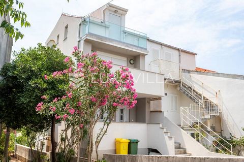 Novalja, house with three apartments in the city center. This facility consists of three fully furnished apartments. On the first and second floors there is an apartment consisting of one bedroom, a kitchen with a dining room, a bathroom and a balcon...