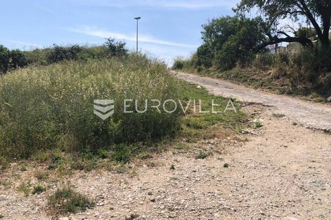 Solin, building plot of 1149 m2. The land is rectangular in shape in the immediate vicinity of the main roads. All necessary infrastructure is located next to the plot. A state road passes by the land, to which approx. 300 m2 of the plot will belong....