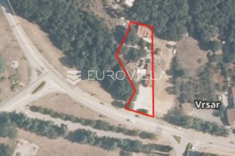 For sale is a beautiful and spacious building plot in Vrsar in a great location, located only 700m from the sea and beaches.The plot in Vrsar has an area of 1917m2, it is located next to the main road. The purpose of the plot is 