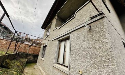 SUPRIMMO agency: ... The property is located in the center of a small peaceful town 50 km away. north of Veliko Tarnovo. The city is also located 50 km from Ruse, which is located on the banks of the navigable Danube River and the border with neighbo...