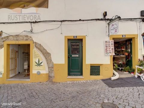 Two contiguous commercial spaces for sale, one leased for another 3 years for €175 per month and the other larger free. There are 2 Ground Floor Commercial Spaces on a shopping street, close (20 meters) to Praça do Giraldo, in Évora, intended for com...