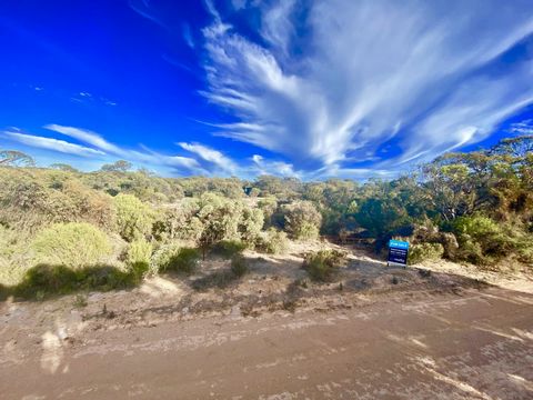 If you are looking for a tree change or simply enjoy peace and quiet, then this secluded 3.85ha (approx) allotment could be for you! Located only 5 minutes from the heart of Streaky Bay, this allotment has the feel of being a million miles away with ...
