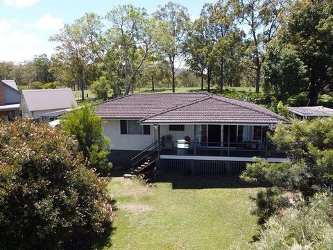 Looking for an established home in the quiet suburb of Geneva? This 3 bedroom home on a private leafy block is approximately 1394m2 with views towards the South East backing onto quite farmland. With open plan living, polished timber floor boards thr...