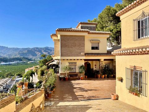 This villa is located in Los Pinos, which is a 2-minute drive to Almuñécar and the beach. It is even possible to walk to the beach, the tennis club, and the International School. The villa was constructed in 2008 by its current owners, who used all t...
