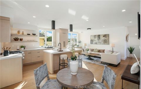 Privacy awaits you in this fabulous rear unit located in the heart of the Corona del Mar flower streets. This elevated lot allows for the sunlight to enter every room of this modern gem with plenty of large windows and sliding doors letting the gentl...