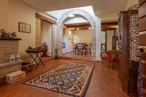 Portion of a country house consisting of a characteristic apartment with private garden and terrace a few km from Spoleto. The apartment is on a single level on the first floor with a mezzanine and is composed of a living area with kitchenette, loung...