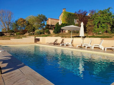 This is beautiful white stone character property set in just over 1 hectare of private grounds with 360 degree far reaching views. A brand new 12m x 6 m salt pool with travertine terrace was installed in 2022. The barns and house are in the centre of...