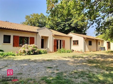 Close to La Réole and its amenities, 7 minutes from a train station, 15 minutes from the motorway and 50 minutes from the Bordeaux ring road in a quiet and bucolic area. Nicolas Faisy presents this contemporary single-storey house of 219m² on a plot ...