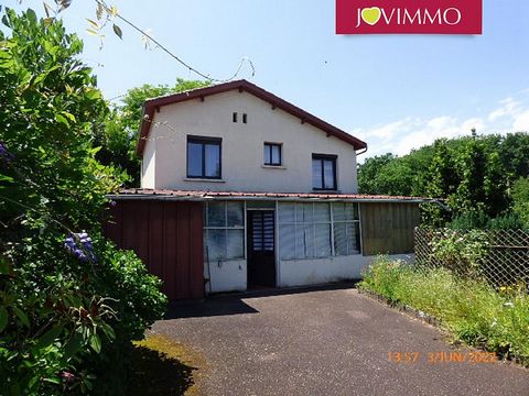 Located in Monsempron-Libos. STONE AND CREPIE VILLAGE HOUSE WITH LAND 977 M2 JOVIMMO votre agent commercial Fabienne ROYER ... In the town of MONSEMPRON 47500, near the first shops and an SNCF station, village house located not far from the old Churc...