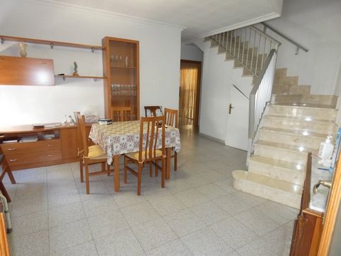 Total surface area 120 m², house usable floor area 102 m², double bedrooms: 4, 1 bathrooms, age between 20 and 30 years, state of repair: in good condition, floor no.: 2, facing east, terrace, built-up. Features: - Terrace