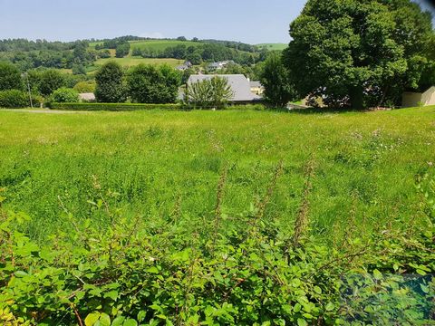 At the gates of Lourdes and 20 minutes from Tarbes, land of 943m2. Complete viability on the edge, Urban planning certificate ok. In a quiet and sunny environment, this south-facing plot of land offers you walks from your future home in the forest an...