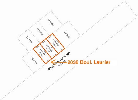 UNIQUE opportunity on Laurier Boulevard. Residential land of 3,800 sq. ft. located in Sillery, a few steps from Laval University and shopping centers. Served by the city's aqueduct and sewers, all that remains is to connect it. Possibility of combini...