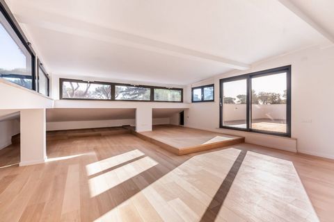 PENTHOUSE INT.6 Commercial surface area: 150 m2 Internal surface area: 126 m2 Terrace: 45 m2 Living room with open kitchen 3 bedrooms 3 bathrooms Elevator Cellar: 13 m2 Uncovered parking spaces: 2 Price: 1,280,000 IMMEDIATE DELIVERY Eur - On the top ...