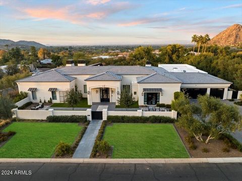 This Designer owned estate with incredible views of Mummy Mountain, the Phoenix Mountain Preserve & walking distance to Paradise Valley Country Club boasts timeless elegance by Mark Candelaria. The impeccably decorated home offers world class finishe...