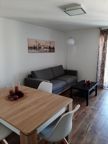 Just renovated and completely furnished and equipped apartment in the heart of Görlitz. It is located at the third floor and includes a very spacious room with a closet and a double bed, a big living room with a table, a tv and a bed couch as well ad...