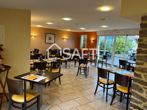 We offer for sale this great business of catering, bar-tobacco-service station, business with walls and accommodation (approximately 65 m2 upstairs). Ideally located on the busy Guingamp Callac road, it has: Bar - 52 m2, with IV license Room 1 - 31 m...