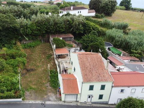 Located in the picturesque parish of Feteiras, on São Miguel Island, Azores, this urban plot is just 15 minutes away from Ponta Delgada, the largest city and main economic hub of the island. With a frontage of 10 meters and a total area of 368 m², th...